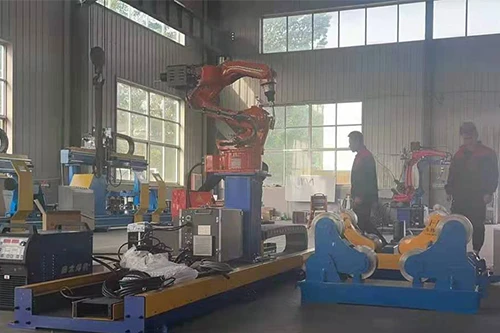 Nový zvárací robot Fulzh s pozemnou lineárnou pripravenosťou na odoslanie